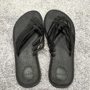 Women’s Sanuk Yoga Salty black sandal in size 9